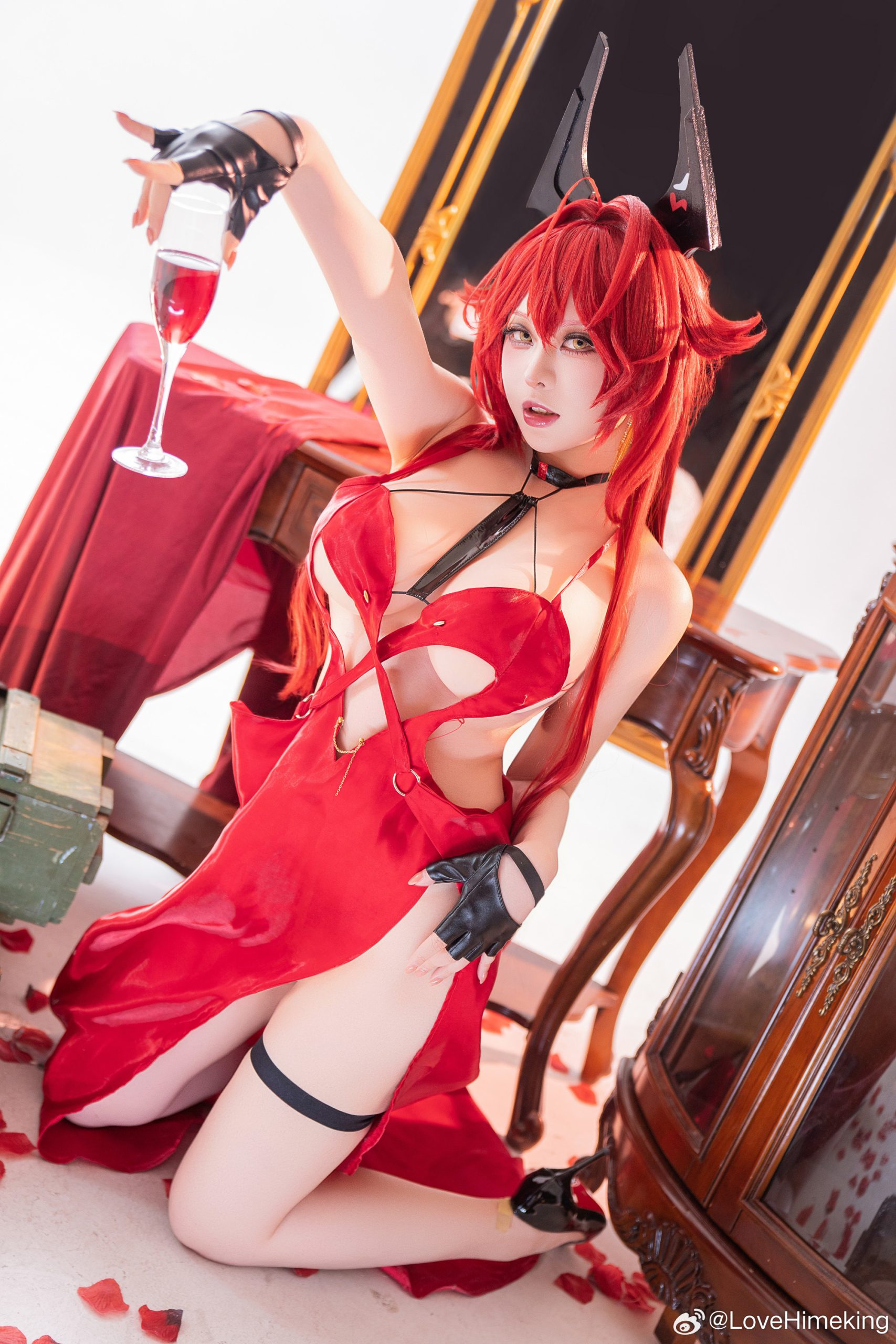 cosplay 胜利女神nikke 小红帽@LoveHimeking-米哈社